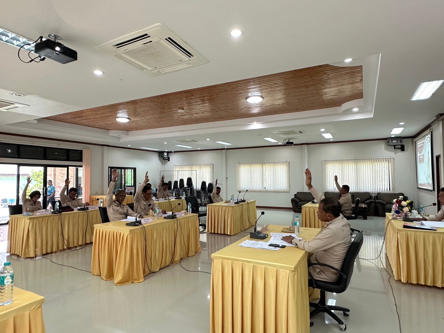 ประชุมสภาฯ สมัยวิสามัญ สมัยที่สอง ประจำปี 2567