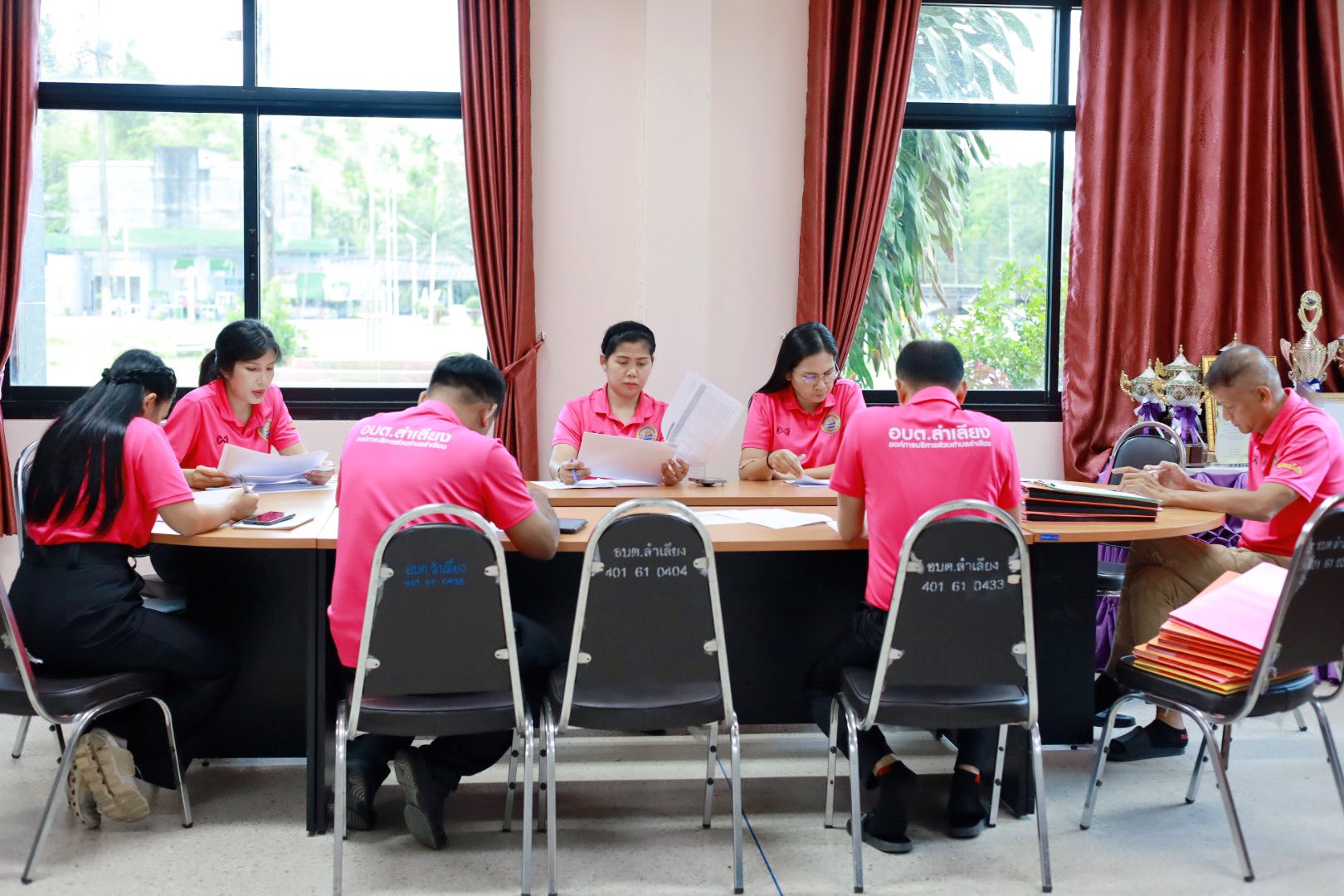 ร่วมประชุมหารือเพื่อปรับแผนกรอบอัตรากำลังเจ้าหน้าที่ขององค์การบริหารส่วนตำบลลำเลียง