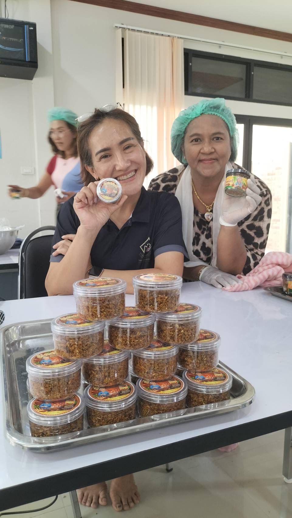 การฝึกอบรมอาชีพเพื่อพัฒนาคุณภาพชีวิตและสร้างรายได้ให้กับผู้สูงอายุในตำบลลำเลียง อำเภอกระบุรี จังหวัดระนอง ภายใต้โครงการพัฒนาศักยภาพและสร้างรายได้ผู้สูงอายุด้วยการจัดการความรู้ท้องถิ่น จังหวัดระนอง