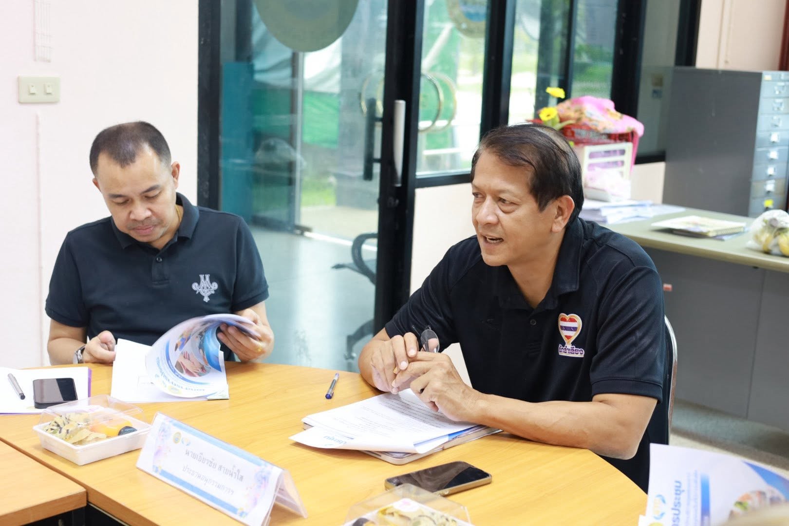 นายเธียรชัย สายน้ำใส นายกเทศมนตรีตำบลลำเลียง ประธานสภาฯ คณะอนุกรรมการ เข้าร่วมการสนับสนุนการจัดบริการดูแลระยะยาวสำหรับผู้สูงอายุที่มีภาวะพึ่งพิง และบุคคลอื่นที่มีภาวะพึ่งพิง กองทุนหลักประกันคุณภาพเทศบาลตำบลลำเลียง ครั้งที่1/2569